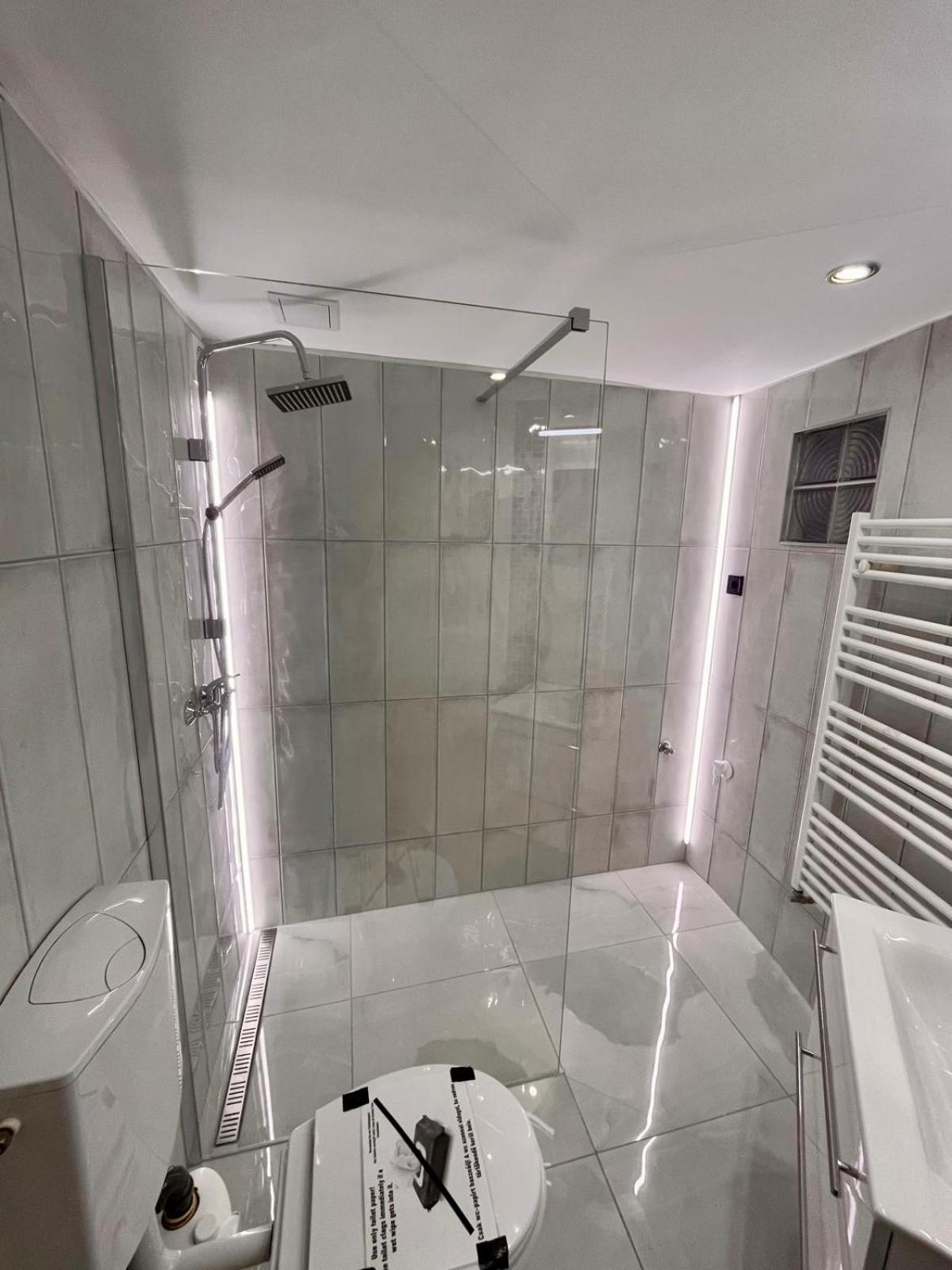 Kalvaria With Balcony, Free Parking And Ac Budapest Bagian luar foto